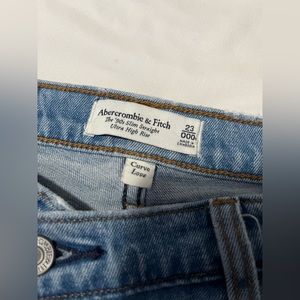 Abercrombie & Fitch - 90’s Slim Straight Ultra High Rise - Curve Love Jeans